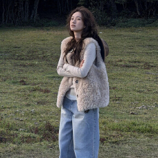 批发巨好看羊羔毛绒绒马甲背心女秋冬2025新款叠穿韩系保暖厚外套上衣