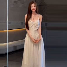 批发法式气质白色吊带连衣裙子女<b class='q'>夏季</b>2025新款海边度假高级感收腰长裙