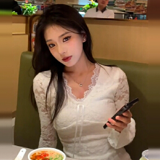 批发2025新款辣妹纯欲白色<b class='q'>蕾丝</b>v领长袖t恤女秋冬季修身内搭打底衫<b class='q'>上衣</b>