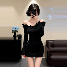 批发法式赫本风黑色一字肩连衣裙子女秋<b class='q'>冬</b>季2025新款性感修身包臀短裙