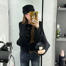 批发美式复古黑色牛角扣翻领<b class='q'>夹克</b>2025新款秋冬显瘦高级设计感短外套<b class='q'>女</b>