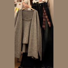 2025新款超好看宽松红色毛衣外套女秋冬季慵懒高级感针织开衫上衣