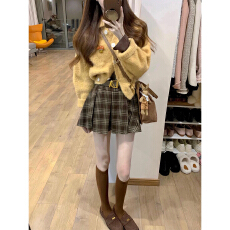 批发韩式搭配一整套冬装女学院风减龄<b class='q'>黄色</b>针织毛衣格纹百褶短裙两件套