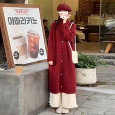 批发今年流行漂亮慵懒高级感<b class='q'>毛衣</b>外套<b class='q'>女</b>款冬季圣诞红色针织中长款<b class='q'>开衫</b>