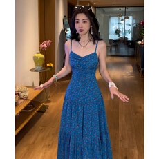 批发法式蓝色<b class='q'>碎花</b>吊带连衣裙子女2026早春新款小个子高腰显瘦度假长裙