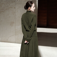 批发2026新款法式气质清冷感针织V领连衣裙子女秋冬大衣内搭套装长裙