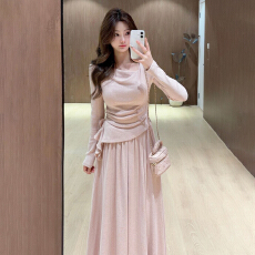 批发韩系巨好看穿搭一整套早春2026新款粉色长袖连衣裙女长裙两件套装
