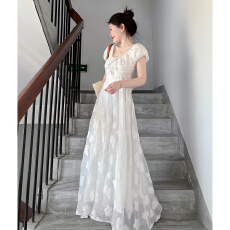 批发法式提花白色泡泡袖<b class='q'>连衣裙</b>子女夏2026新款气质收腰茶歇温柔风长裙