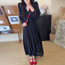 批发2025新款法式黑色v领波点长袖连衣裙子早秋季小个子气质收腰长裙