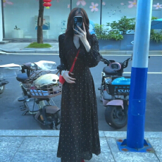 批发2025新款法式黑色v领波点长袖连衣裙子早秋季小个子气质收腰长裙