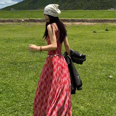 批发法式红色<b class='q'>条纹</b>吊带<b class='q'>连衣裙</b>子女夏季2026新款巨好看海边度假收腰长裙