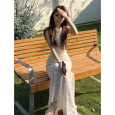 批发韩系甜美千金风白杏色挂脖蕾丝<b class='q'>连衣裙</b>女夏2026新款优雅无袖A字裙