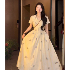 批发2026新款早春绝美温柔风短袖<b class='q'>翻领</b>碎花<b class='q'>连衣裙</b>子女装夏季巨好看长裙