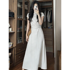 批发法式白色<b class='q'>条纹</b><b class='q'>连衣裙</b>子女2026新款夏季独特漂亮巨好看气质收腰长裙
