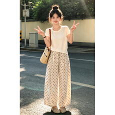 批发巨好看超火穿搭一整套2026新款短袖t恤女夏季阔腿裤漂亮两件<b class='q'>套装</b>