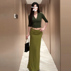 批发法式优雅轻熟风V领中袖T恤女夏季修身显瘦开叉<b class='q'>包臀</b><b class='q'>半身</b><b class='q'>长裙</b>两件套