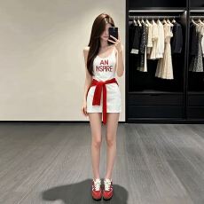 批发2026新款美式辣妹风字母印花吊带连衣裙子女夏季气质收腰白色<b class='q'>短</b>裙
