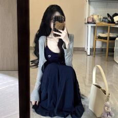 批发法式赫本风蓝色吊带<b class='q'>连衣裙</b>子<b class='q'>女</b>夏季2026新款巨好看的掐腰长裙套装