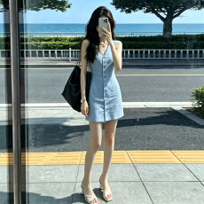 批发韩系时尚通勤绝美出片连衣裙<b class='q'>夏季</b>极简明媚V领排扣收腰背心裙短裙
