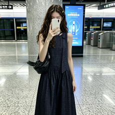 批发法式蝴蝶结飘带无袖背心格子<b class='q'>连衣裙</b>女夏季2026新款超好看精美长裙