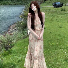 批发夏季韩系温柔风吊带连衣裙子女装荷叶边长裙薄款防晒开衫早秋<b class='q'>套装</b>