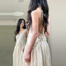 批发法式度假风气质吊带<b class='q'>连衣裙</b>子女2026新款爆款夏日绝美海边<b class='q'>挂</b><b class='q'>脖</b>长裙