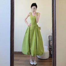 批发海边度假风绿色吊带<b class='q'>连衣裙</b>子女夏季2026新款绝美不撞款收腰<b class='q'>花苞</b>裙
