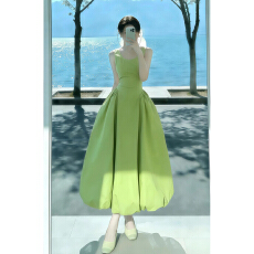 批发海边度假风绿色吊带<b class='q'>连衣裙</b>子女夏季2026新款绝美不撞款收腰<b class='q'>花苞</b>裙