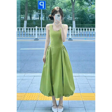 批发海边度假风绿色吊带<b class='q'>连衣裙</b>子女夏季2026新款绝美不撞款收腰<b class='q'>花苞</b>裙