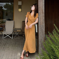 批发黄色V领夏日温柔绝美连衣裙子女<b class='q'>夏季</b>2026超火小个子法式漂亮<b class='q'>长裙</b>