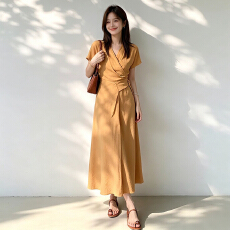 批发黄色V领夏日温柔绝美连衣裙子女<b class='q'>夏季</b>2026超火小个子法式漂亮<b class='q'>长裙</b>