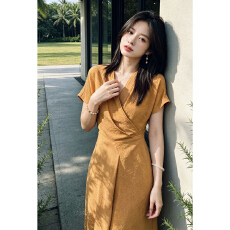 批发黄色V领夏日温柔绝美连衣裙子女<b class='q'>夏季</b>2026超火小个子法式漂亮<b class='q'>长裙</b>
