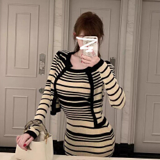 批发韩系黑白条纹针织连衣裙子女秋冬季修身显瘦开衫吊带包臀长裙套装