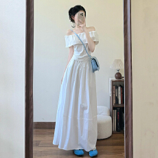 批发小个子<b class='q'>白色</b>一字肩<b class='q'>连衣裙</b>子女装夏季2026新款独特漂亮掐腰长裙套装