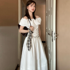 批发小个子<b class='q'>白色</b>一字肩<b class='q'>连衣裙</b>子女装夏季2026新款独特漂亮掐腰长裙套装