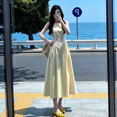 批发法式温柔黄色<b class='q'>无袖</b>背心连衣裙女春季2026新款韩系绝美气质掐腰长裙