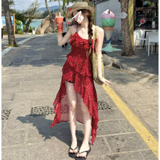 批发巨好看小众设计感红色碎花吊带<b class='q'>连衣裙</b>女装夏季2026新款<b class='q'>不规则</b>裙子