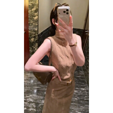 批发美拉德咖色针织<b class='q'>背心</b>连衣裙女2026新款早秋穿搭一整套<b class='q'>长裙</b>两件套装
