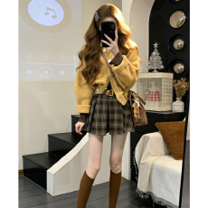 批发韩式搭配一整套冬装女学院风减龄黄色针织毛衣格纹百褶短裙两件套