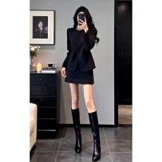 2026新款小香赫本风黑色西装毛呢套装连衣裙子秋冬高级感a字短裙