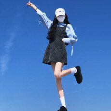 批发2025年早初秋装女款新款法式灰色背带<b class='q'>波点</b><b class='q'>连衣裙</b>小个子穿搭一整套