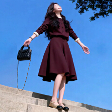 批发2026超火冬装一整套<b class='q'>高端</b>气质名媛小香风酒红色上衣半身裙套装女春