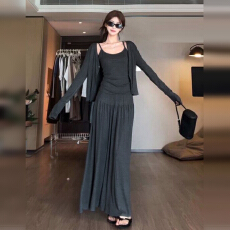 批发法式慵懒<b class='q'>风</b>灰色连衣裙子女早春冬2026新款<b class='q'>韩</b>系高级感收腰套装长裙