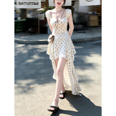 批发2026年新款法式高级感波点度假连衣裙子女夏季收腰不规则仙女长裙