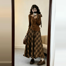 批发韩系巨好看穿搭一整套早春2026新款蓝色长袖连衣裙女格纹长裙<b class='q'>套装</b>