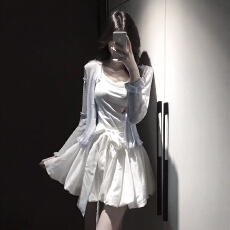 批发温柔风白色吊带<b class='q'>连衣裙</b>收腰<b class='q'>花苞</b>裙女夏季独特漂亮蝴蝶结开衫两件套