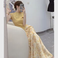 批发温柔法式复古穿搭一整套连衣裙衣服子碎花圆领飞飞袖上衣长裙套装