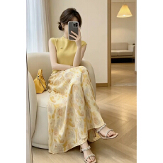 批发温柔法式复古穿搭一整套连衣裙衣服子碎花圆领飞飞袖上衣长裙套装