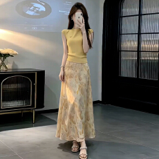 批发温柔法式复古穿搭一整套连衣裙衣服子碎花圆领飞飞袖上衣长裙套装