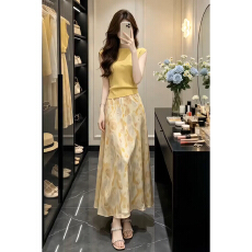 批发温柔法式复古穿搭一整套连衣裙衣服子碎花圆领飞飞袖上衣长裙套装